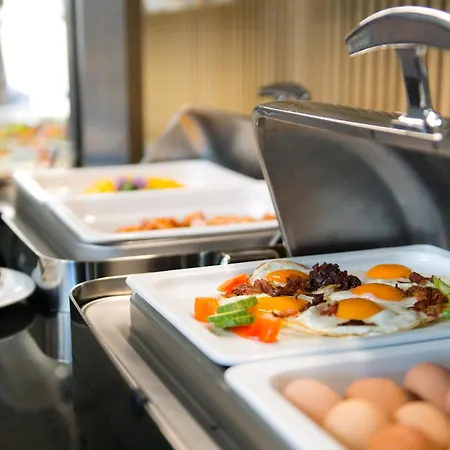 Отель Atrium Amadeus