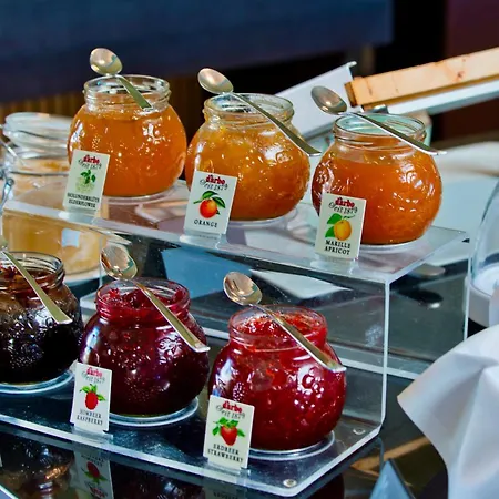 Ξενοδοχείο Atrium Amadeus 4*