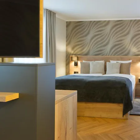 Ξενοδοχείο Atrium Amadeus 4*