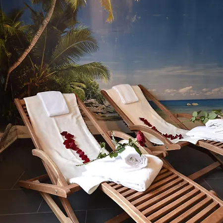 Отель Atrium Amadeus