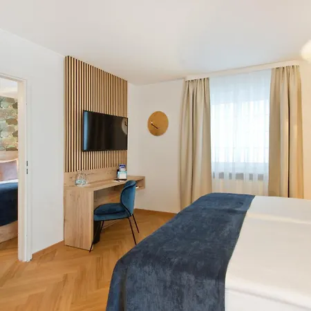 Hotel Atrium Amadeus 4*